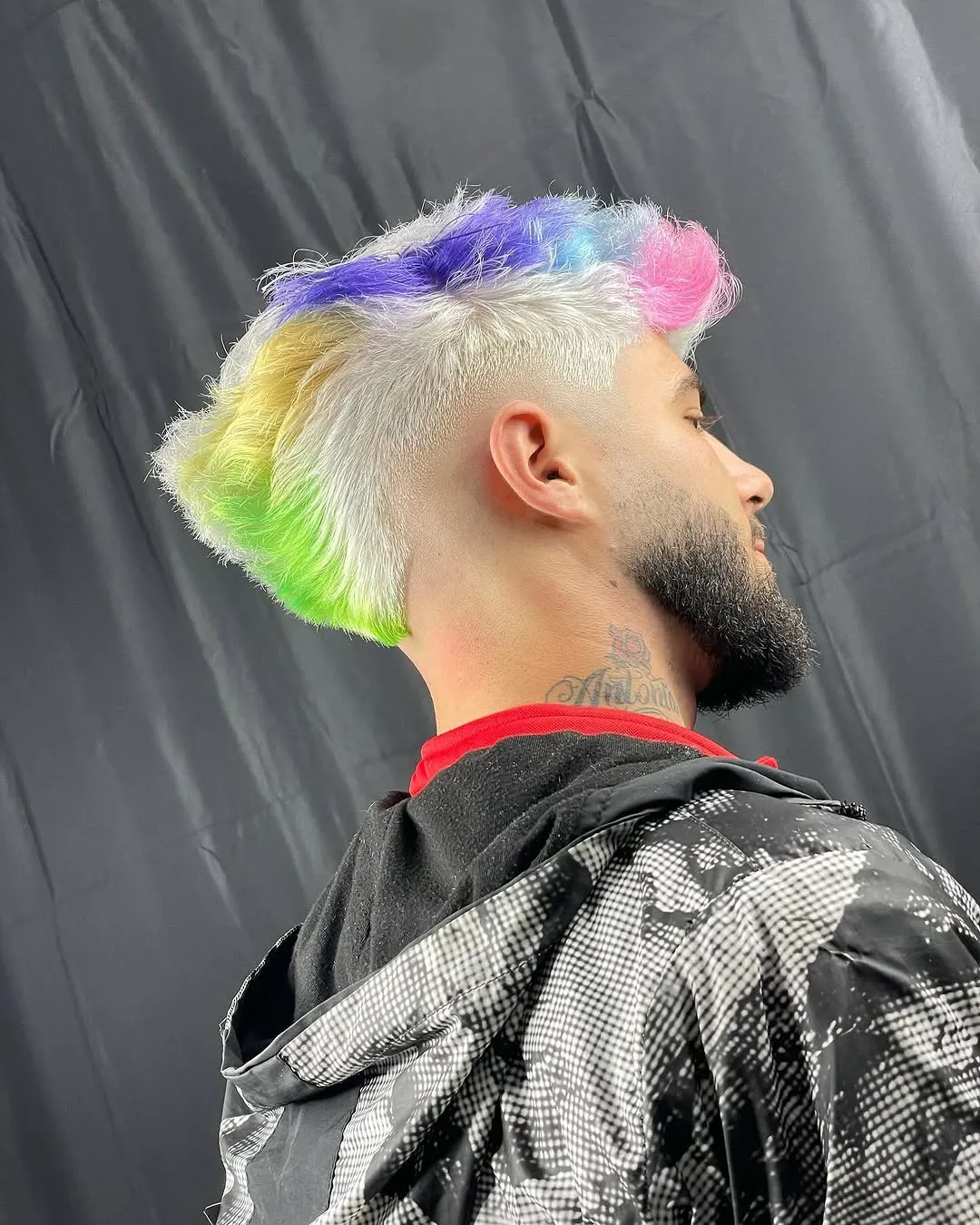 Color arcoíris de fantasía realizado en Christian Barber Studio
